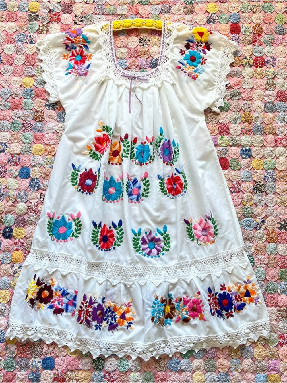 🪿SOLD OUT🕊️- Vintage Mexican Embroidered Floral Dress